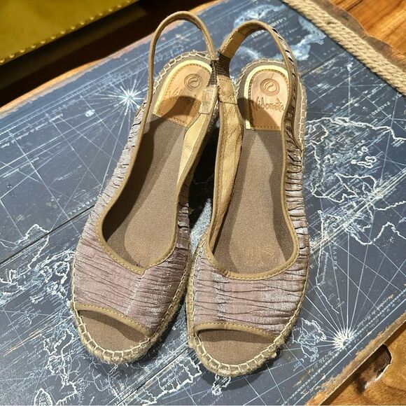 Vidorreta Wedge Espadrille Sandals – EU 40 / US 9
Made in Spain - Picture 1 of 12